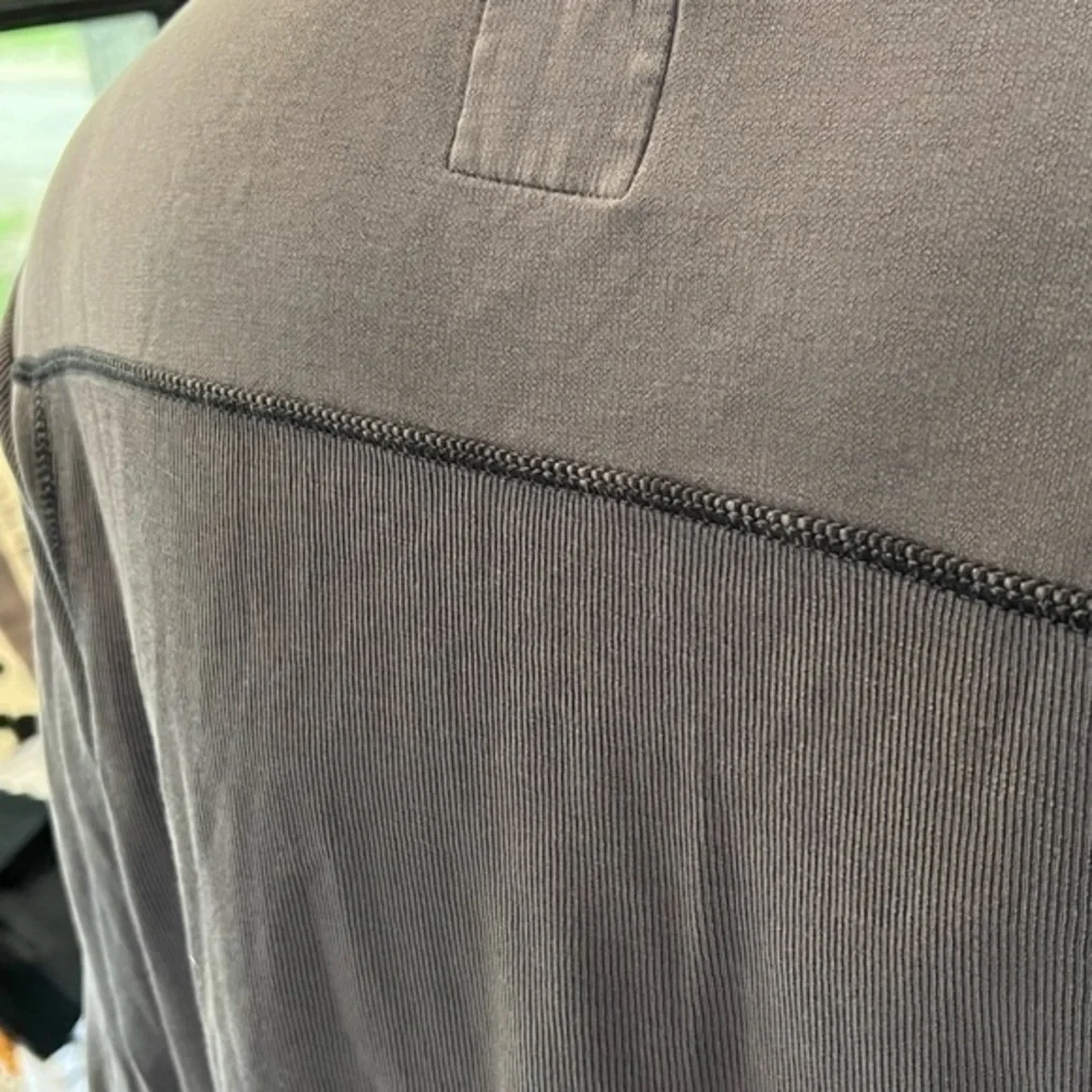 Tommy Bahama men’s pullover sweater‎